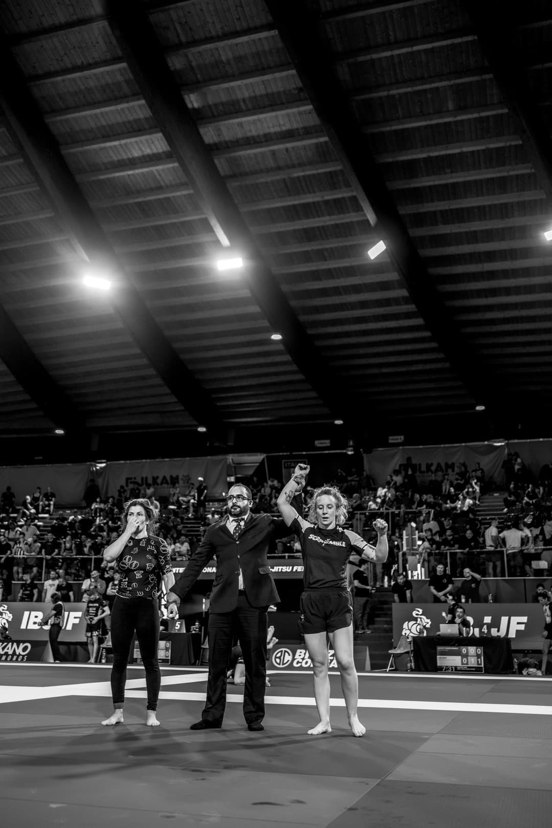 Amanda Schurtz having her hand raised at IBJJF European Championship
